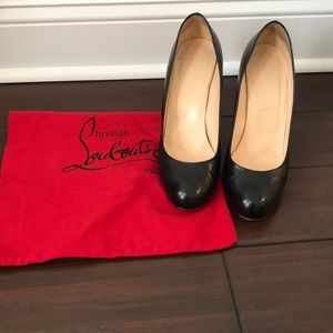 Christian Louboutin EU42 Black Leather Simple Pump